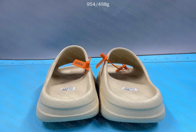 Yeezy Slide Bone 3