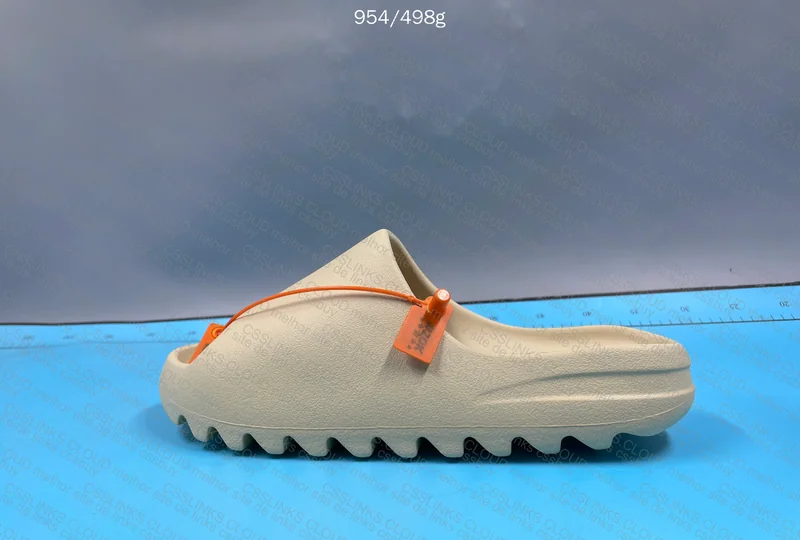 Yeezy Slide Bone 4