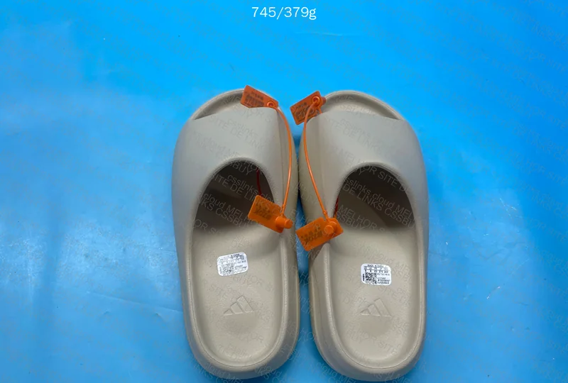 Yeezy Slide Bone 4