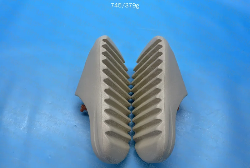 Yeezy Slide - Bone 3