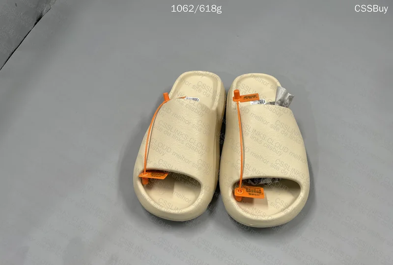 Yeezy Slide Bone ZOK