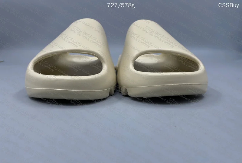 Yeezy Slide Bone (I Think) 3
