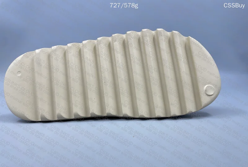Yeezy Slide Bone (I Think) 4