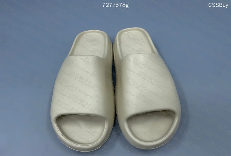 Yeezy Slide Bone (I Think) 6