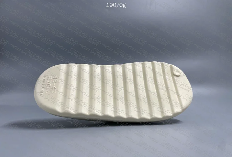 Yeezy slide derrete asfalto 2