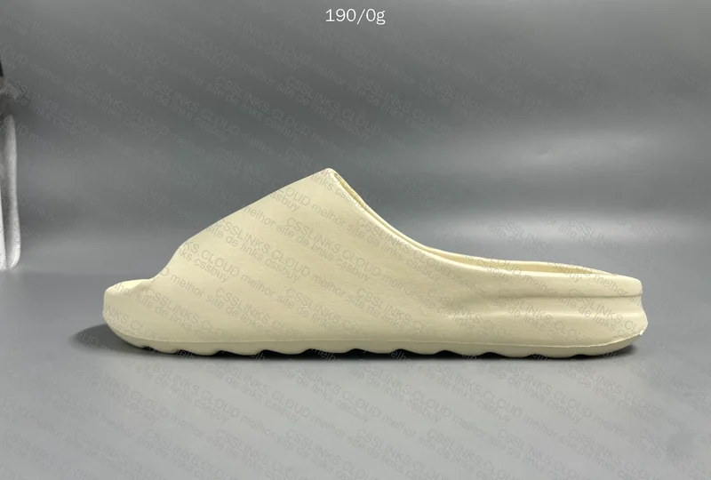 Yeezy slide derrete asfalto 5