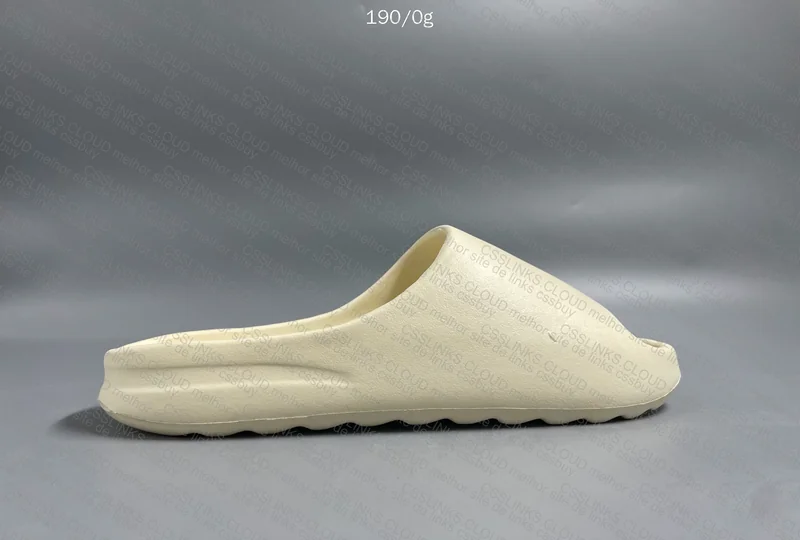 Yeezy slide derrete asfalto 6
