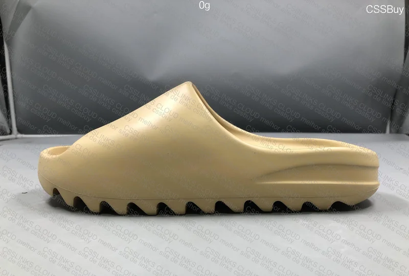 Yeezy Slide “Desert” 4