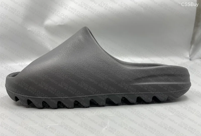 Yeezy Slide and Supreme Wallet 4