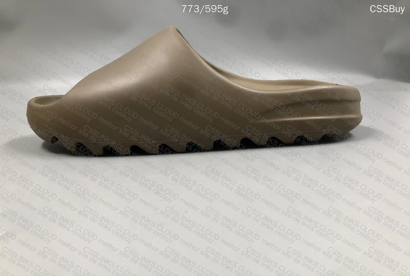 Yeezy Slide Earth Brown 4