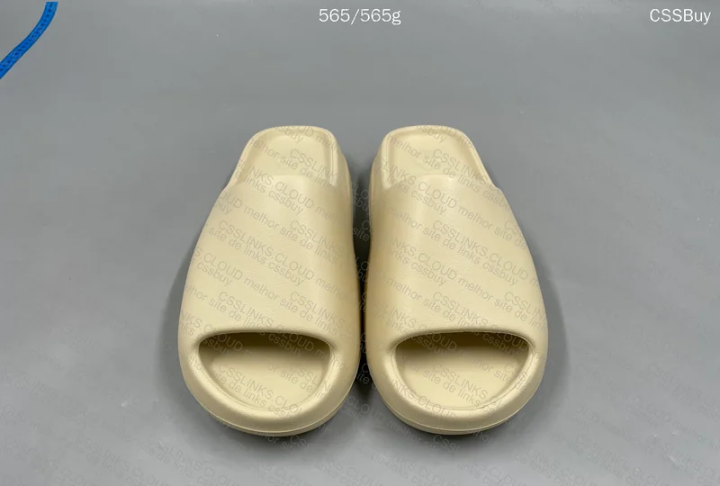 Yeezy Slide Gigante 3