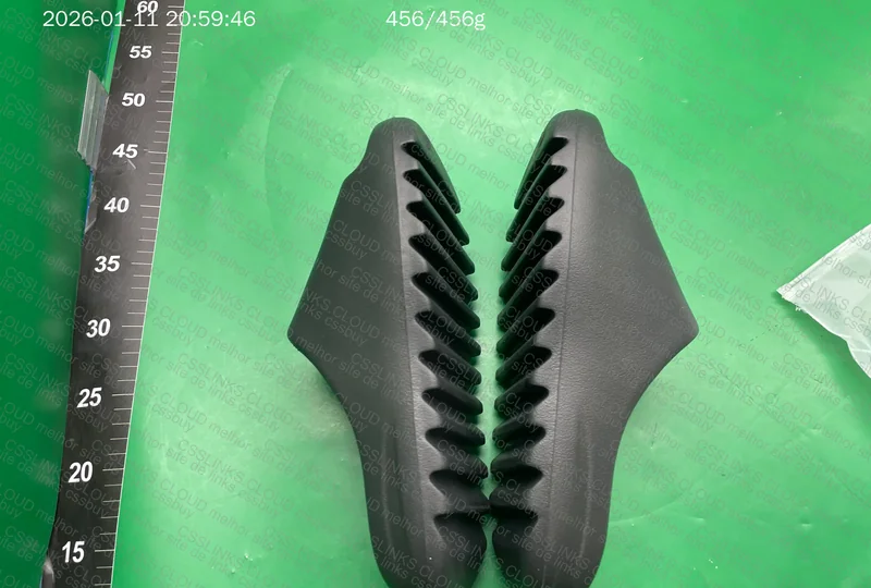 Yeezy Slide- GL? 3