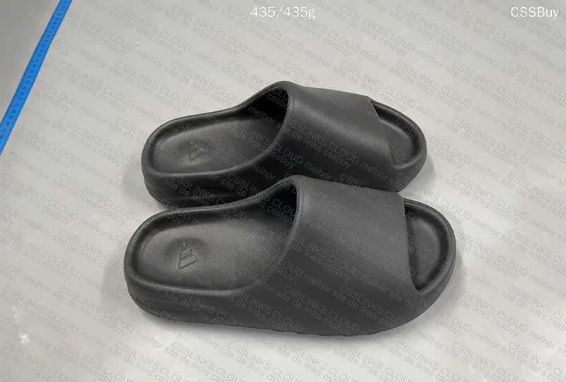 Yeezy slide, GLLL??