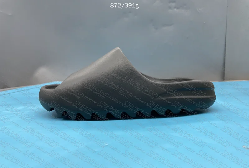 Yeezy slide GX onyx 4