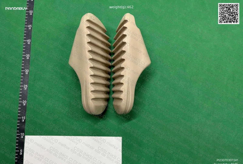 YEEZY SLIDE LW 3