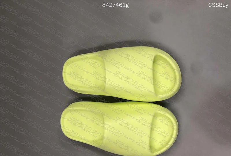 Yeezy Slide LW 4