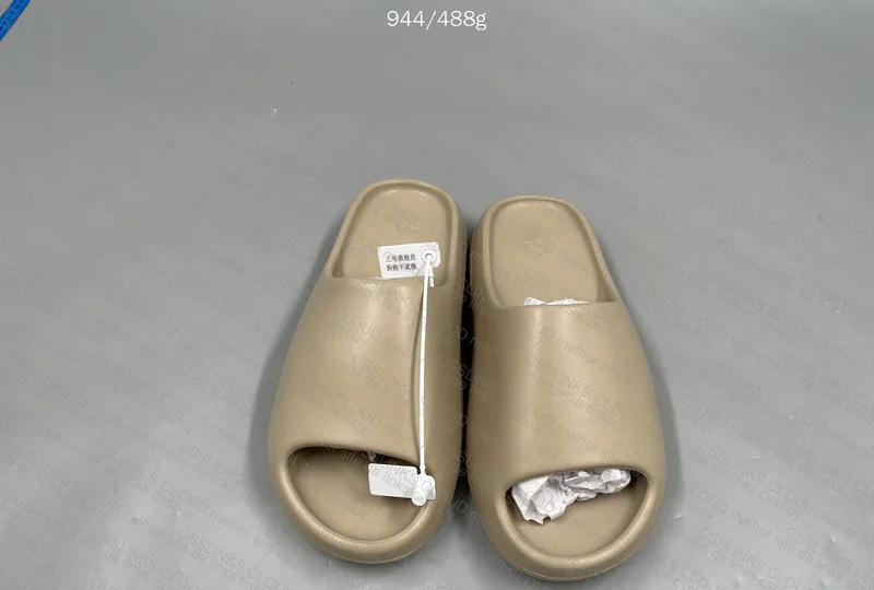 Yeezy Slide LW