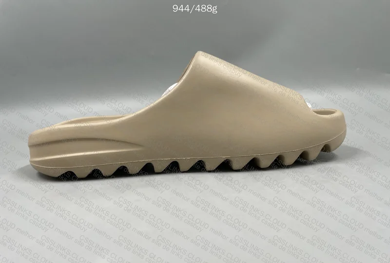 Yeezy Slide LW 4