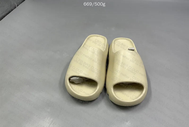 Yeezy Slide LW