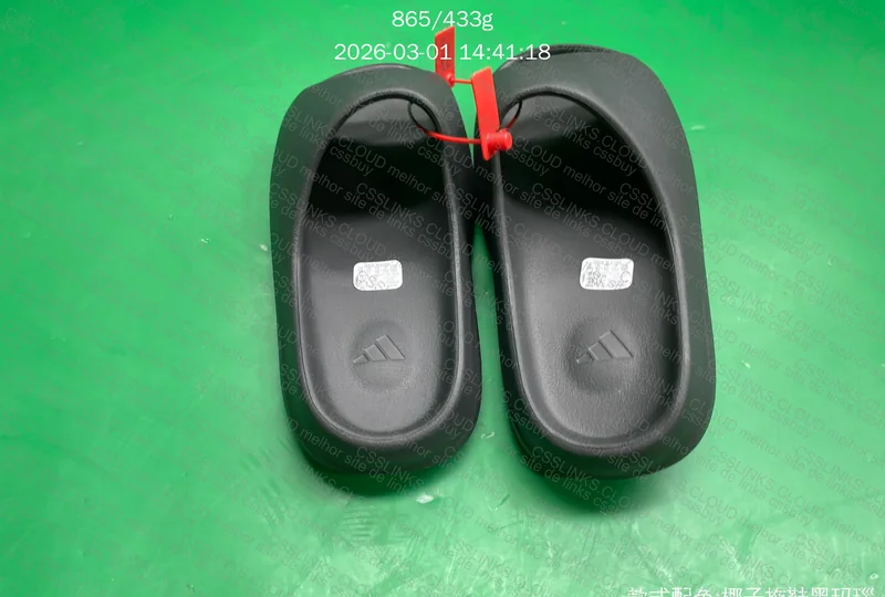 Yeezy Slide LW