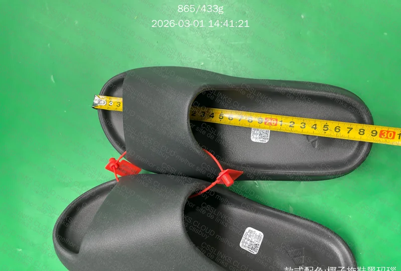 Yeezy Slide LW 2