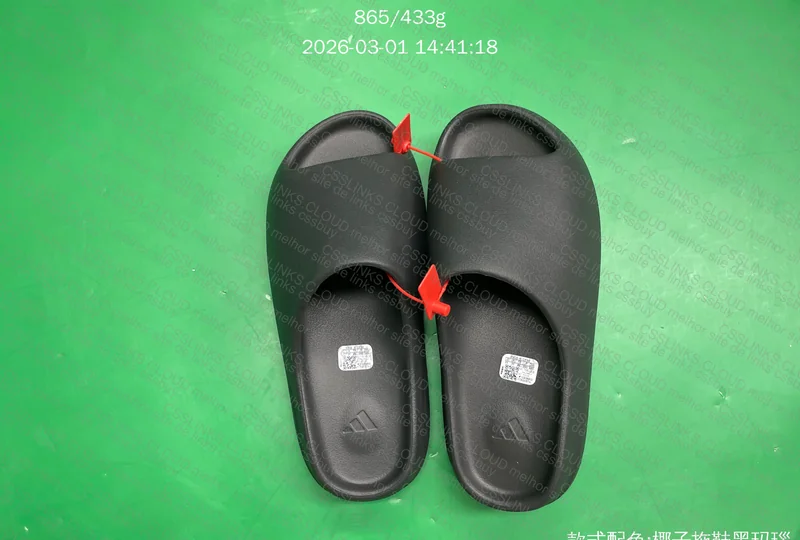 Yeezy Slide LW 4