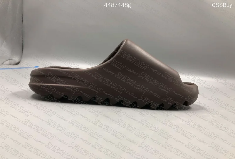 Yeezy Slide (LW B) 4