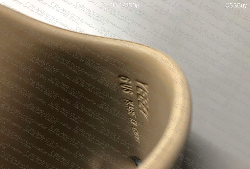 Yeezy Slide (LW B) 10