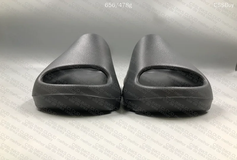 YEEZY SLIDE LW B 3