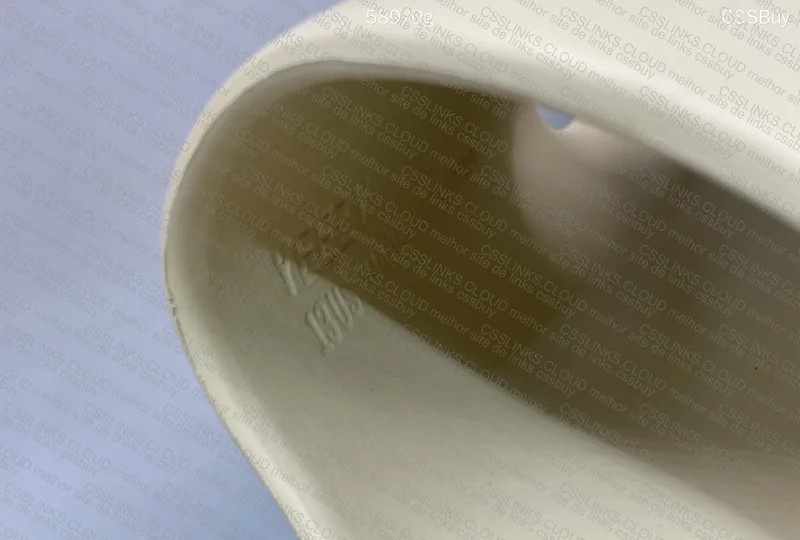 Yeezy slide LW B 7