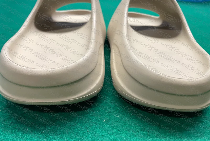 Yeezy slide LW B 6