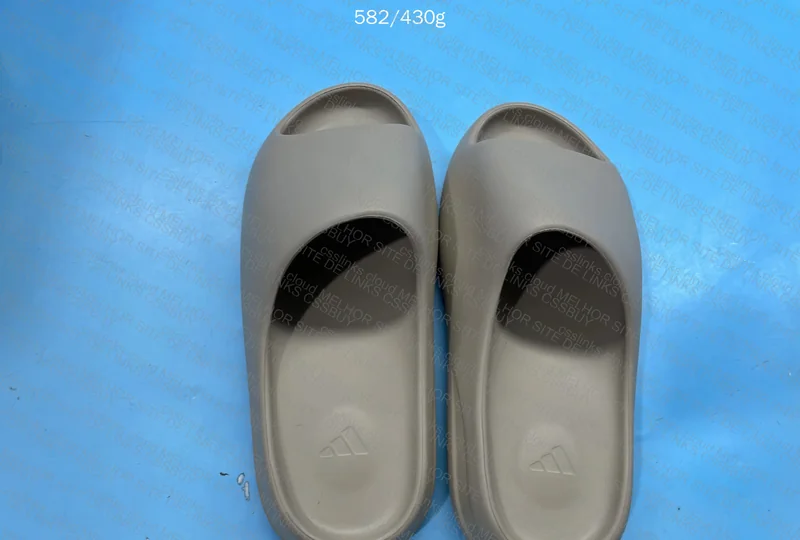 Yeezy Slide Lw B 55¥