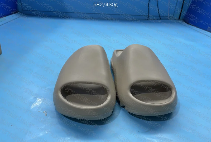 Yeezy Slide Lw B 55¥ 2