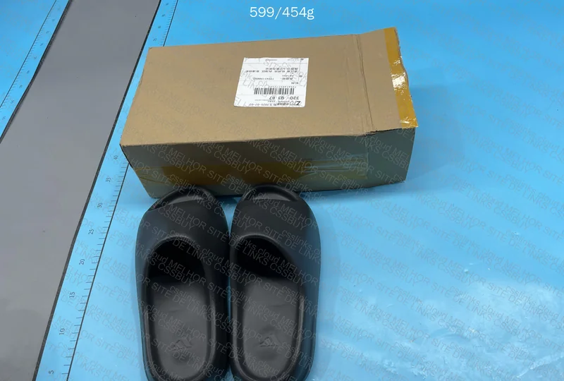 Yeezy Slide LW B Grade 7