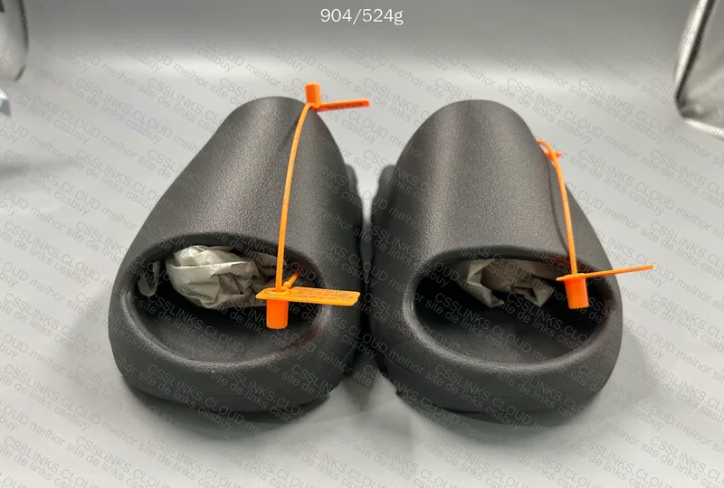 Yeezy Slide Onix 4