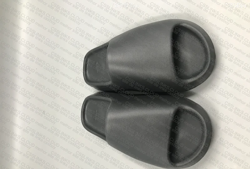 Yeezy Slide Onyx - With Measurement 3