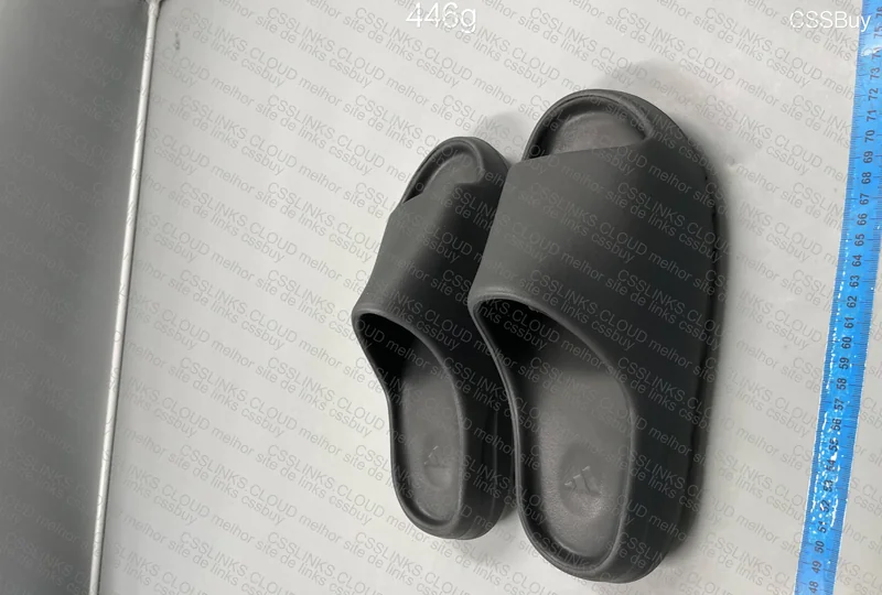 Yeezy Slide Onyx 4