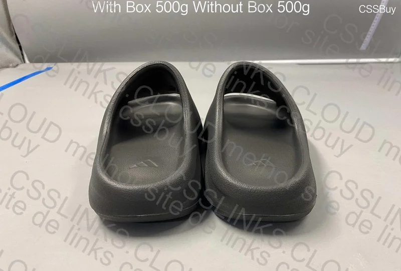 Yeezy Slide Onyx 4
