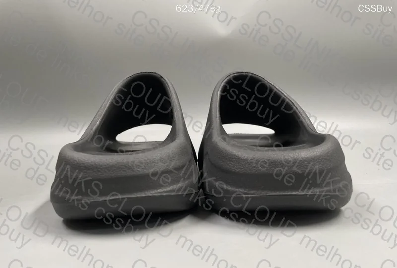 Yeezy Slide Onyx 3