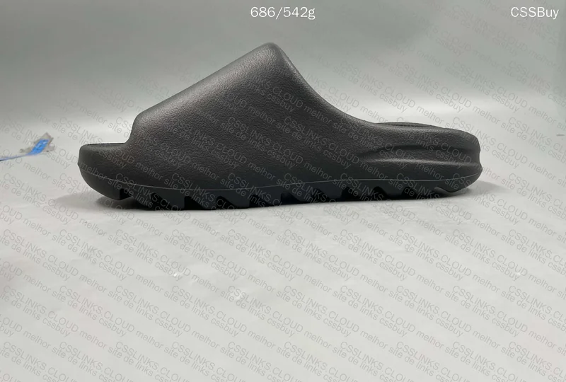 Yeezy Slide - Onyx 11