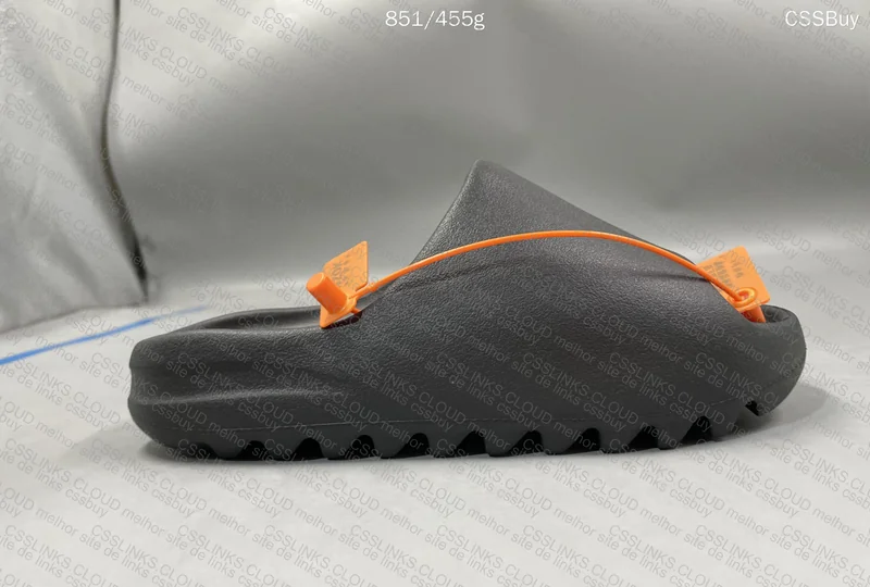Yeezy Slide Onyx 4
