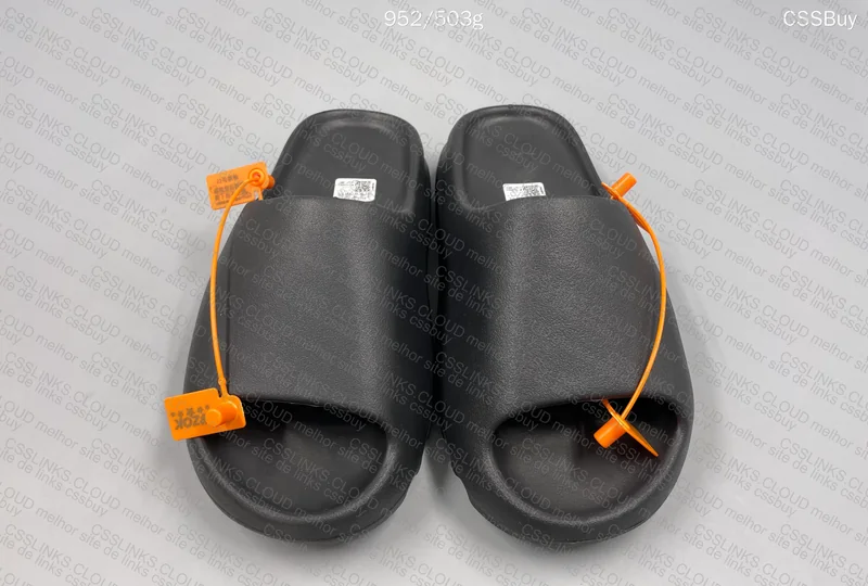 YEEZY SLIDE ONYX 3