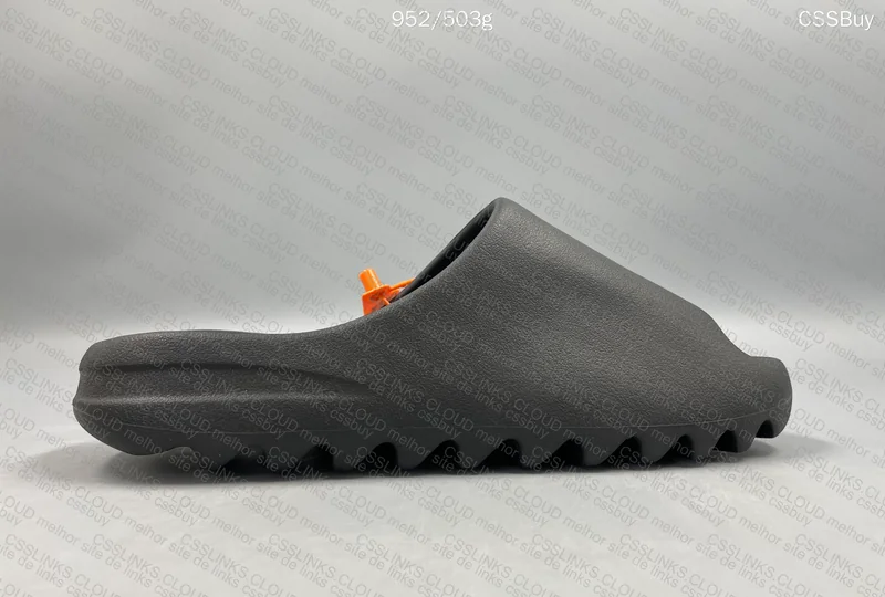 YEEZY SLIDE ONYX 4