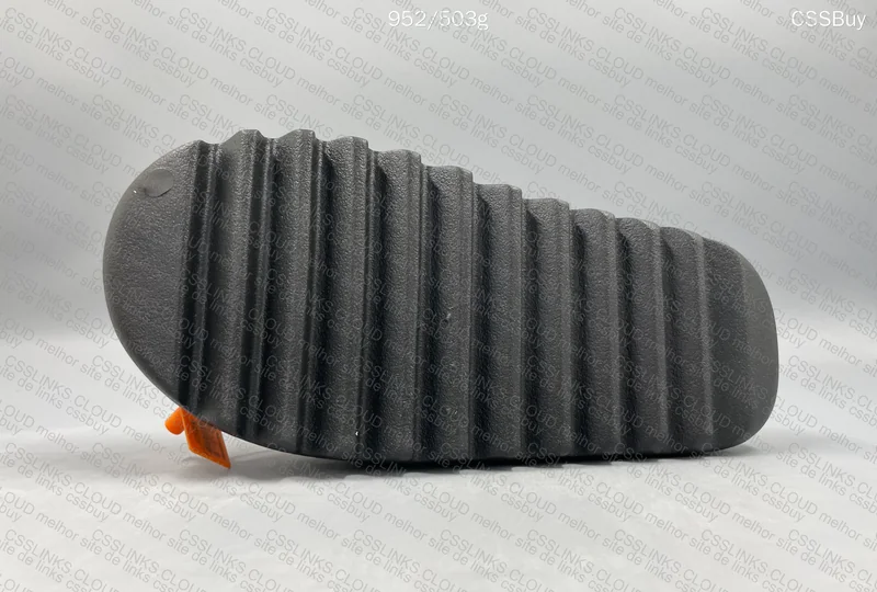 YEEZY SLIDE ONYX 9