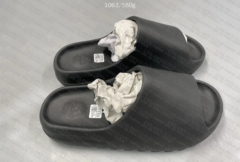 YEEZY slide onyx