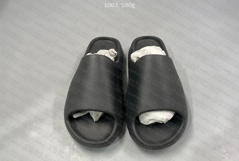 YEEZY slide onyx 2