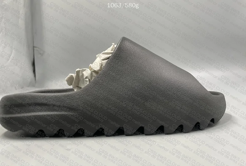 YEEZY slide onyx 3
