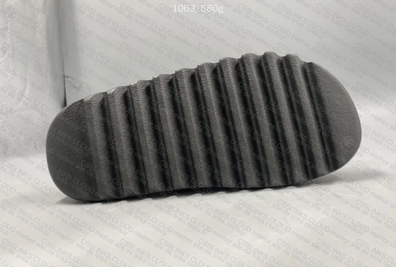 YEEZY slide onyx 4