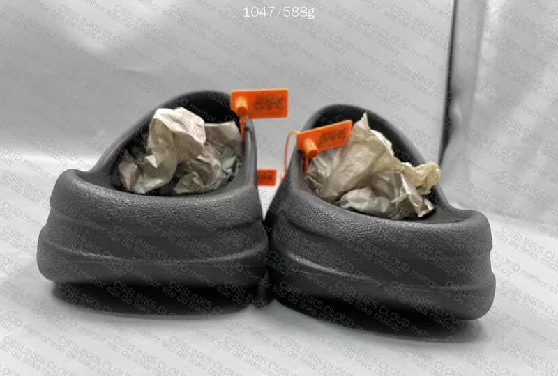 YEEZY SLIDE ONYX 3