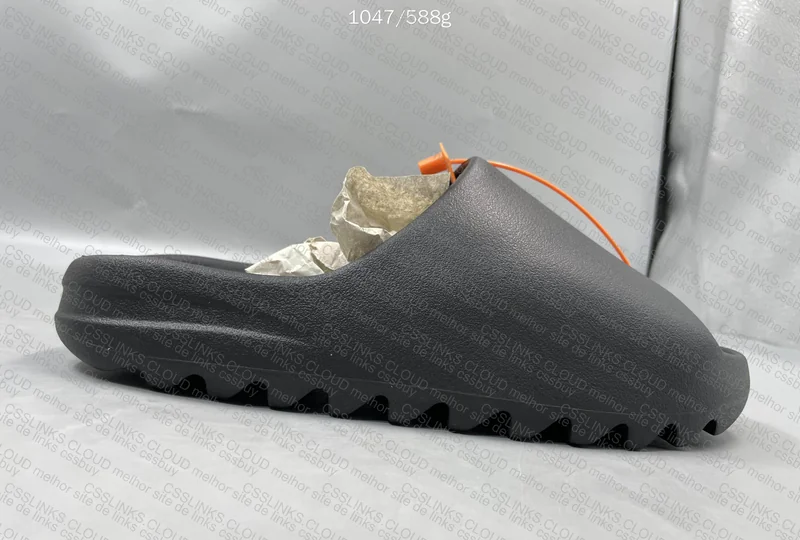 YEEZY SLIDE ONYX 4